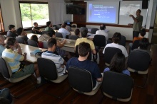 As palestras foram realizadas na sala de reuniões do Decanato do CTC. Fotógrafo Antônio Albuquerque. Acervo do Núcleo de Memória.