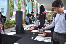 A exposição foi realizada nos pilotis do Edifício da Amizade. Fotógrafo Antônio Albuquerque.