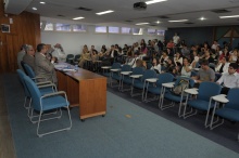 Apresentação do advogado José dos Santos Carvalho Filho. Fotógrafo Antônio Albuquerque. Acervo do Núcleo de Memória.