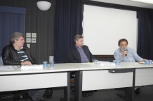 Palestra do dia 21/08/2012 no Auditório Padre Anchieta com os professores Pedro Cunca (IRI), Ricardo Ismael (IRI) e Theotônio dos Santos (UNESCO). Fotógrafo Antônio Albuquerque. Acervo do Núcleo de Memória.