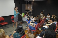 Apresentadora da TV Globo Mariana Gross. Fotógrafo Antônio Albuquerque. Acervo do Núcleo de Memória.