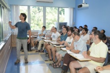 Apresentação do Prof. Paolo Piccione. Fotógrafo Antônio Albuquerque. Acervo do Núcleo de Memória.