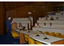 Apresentação do Prof. Silva Mello, no Auditório do RDC. Fotógrafo Antônio Albuquerque. Acervo Núcleo de Memória.