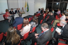 Abertura do evento com o Reitor Pe. Josafá S.J. no Auditório Amex. Fotógrafo Antônio Albuquerque. Acervo do Núcleo de Memória.