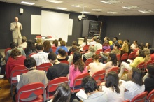 O Professor Rod Watson durante o curso. Fotógrafo Antônio Albuquerque. Acervo do Núcleo de Memória.