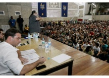 Flávio Bolsonaro e Tarcísio Motta no Ginásio Poliesportivo da PUC-Rio. Fotógrafo Fabio Gonçalves. Agência O Dia.