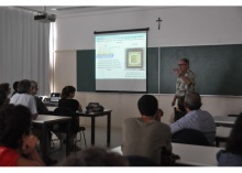 Palestra do Prof. Klaus Keil, na sala L649. Fotógrafo Antônio Albuquerque. Acervo Núcleo de Memória.