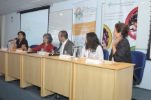 Mesa de palestrantes na abertura do Colóquio, no Auditório B8. Fotógrafo Antônio Albuquerque. Acervo do Núcleo de Memória.