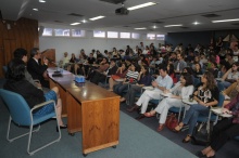 Palestrante e plateia, no Auditório B6. Fotógrafo Antônio Albuquerque. Acervo do Núcleo de Memória.