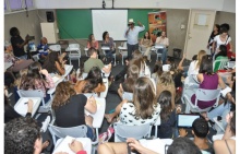 Fala de Luiz Sacopã durante o evento, na sala F401. Fotógrafo Antônio Albuquerque. Acervo Núcleo de Memória.