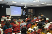 Palestra ocorrida na sala K102. Fotógrafo Antônio Albuquerque. Acervo do Núcleo de Memória.