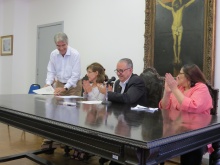 Na foto o Vice-reitor acadêmico prof. José Ricardo Bergmann (CETUC), a profa. Vera Cristina de Andrade Bueno (FIL). O Reitor Prof. Pe. Josafá Carlos de Siqueira S.J. e a Profa. Irley Fernandes Franco (FIL). Fotógrafo Antônio Albuquerque. Acervo do Núcleo de Memória.