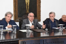 O prof. Marcelo Burgos, o Reitor Pe. Josafá S.J., o prof. Ricardo Ismael e o prof. Augusto Sampaio. Fotógrafo Antônio Albuquerque.