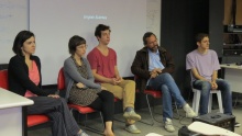 Aline Portuga, Julia De Simone, Marcelo Grabowsky e o Prof. Hernani Heffner. Fotógrafo Antônio Albuquerque. Acervo do Núcleo de Memória.