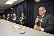 Na mesa do Auditório Padre Anchieta o Vice-Reitor Comunitário Prof. Augusto Sampaio, o Vice-Reitor Acadêmico Prof. José Bergmann, o Reitor Prof. Pe. Josafá S.J., o Decano do CCBM Prof. Hilton Koch e o Prof. Luiz Cesar Póvoa. Fotógrafo Weiler Filho. Acervo do Projeto Comunicar.