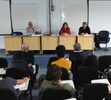 Abertura do evento, com os professores Renato Lessa (JUR), Maria Alice Rezende de Carvalho (CIS) e Luiz César de Queiróz Ribeiro (IPPUR/UFRJ), no auditório B8. Fotógrafo Antônio Albuquerque.