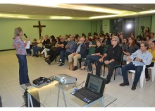 Abertura do Seminário, realizado no Salão da Pastoral. Fotógrafo Antônio Albuquerque. Acervo Núcleo de Memória.