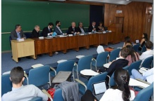 Mesa de abertura, no auditório B8. Fotógrafo Antônio Albuquerque. Acervo Núcleo de Memória.