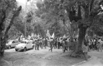 Passeata no campus, direcionando-se para a rua Marquês de São Vicente. Fotógrafo Antônio Albuquerque.